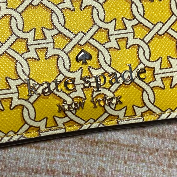 Kate Spade NWT “Spade Links” Yellow Card Holder - Picture 3 of 7